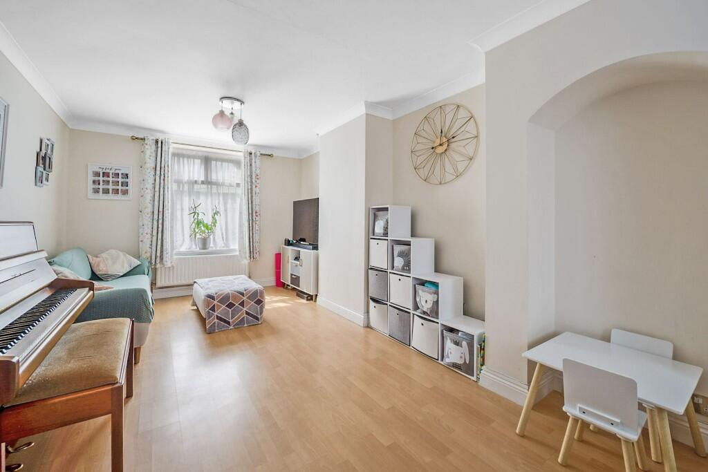 Reception room 
