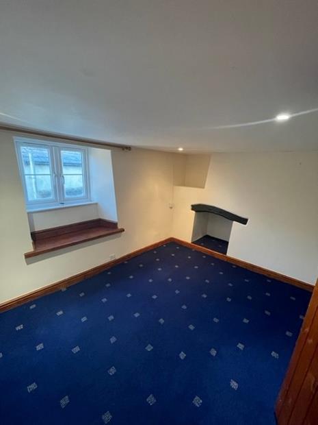 bedroom right