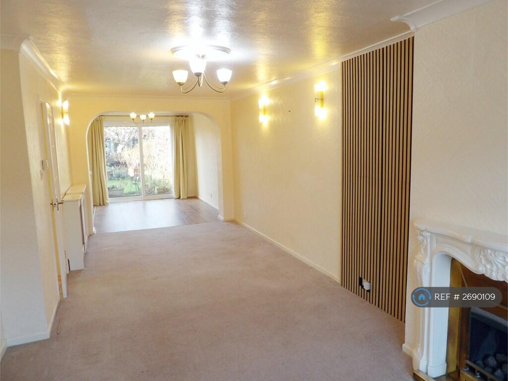 Lounge &amp; Dining Room