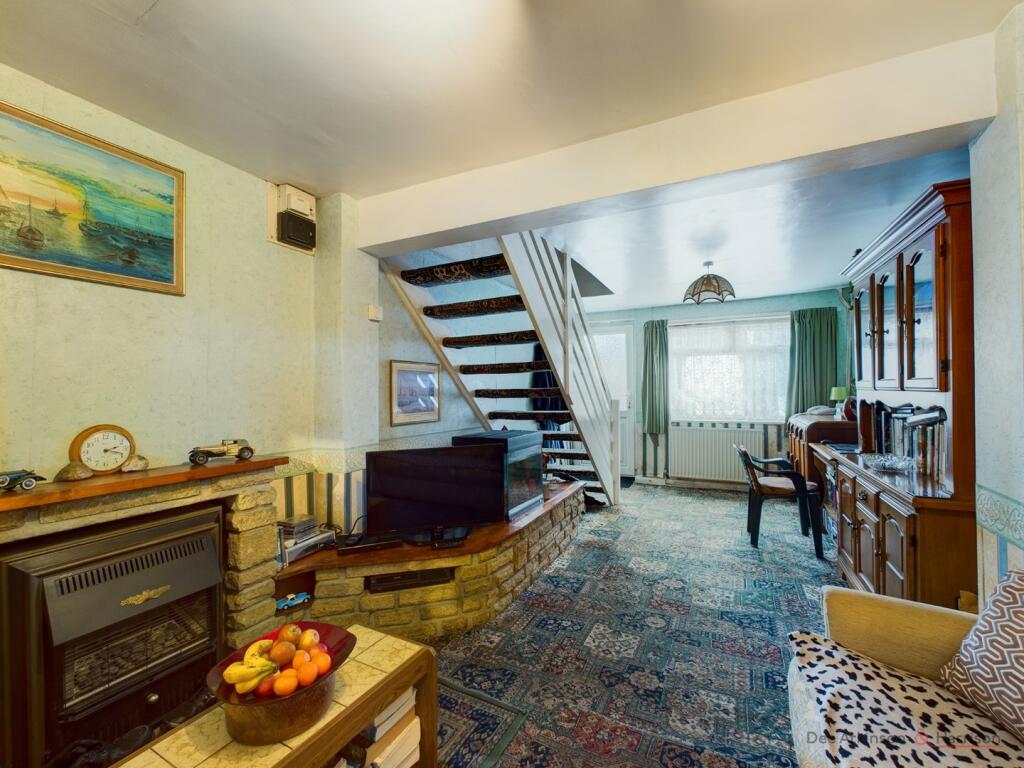 Lounge/Dining Area