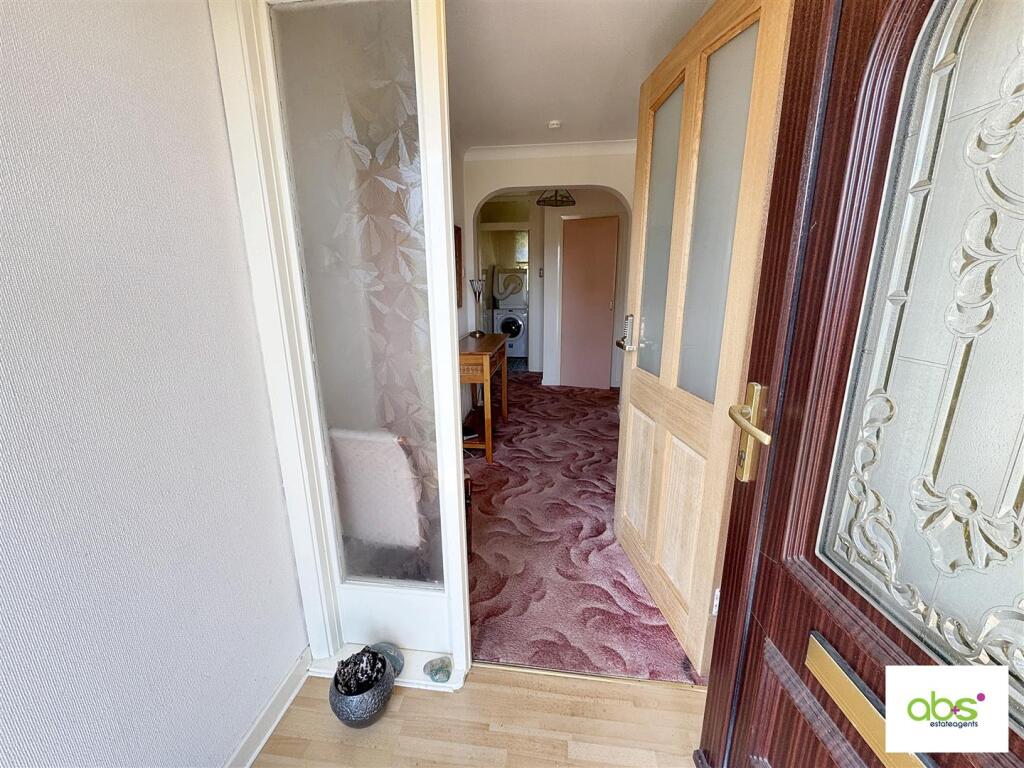 Entrance Vestibule : Hallway
