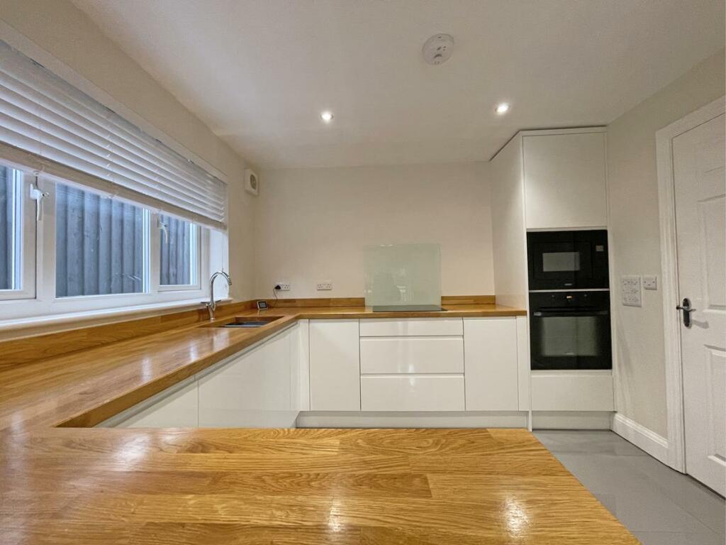 Moat Park 15 Kitchen 1.jpg