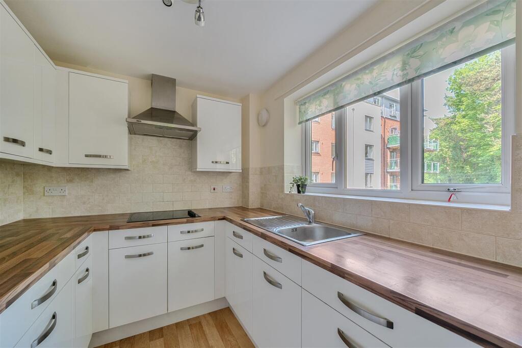 3-6823644bd2d75-1293533-ARW-3 .jpg