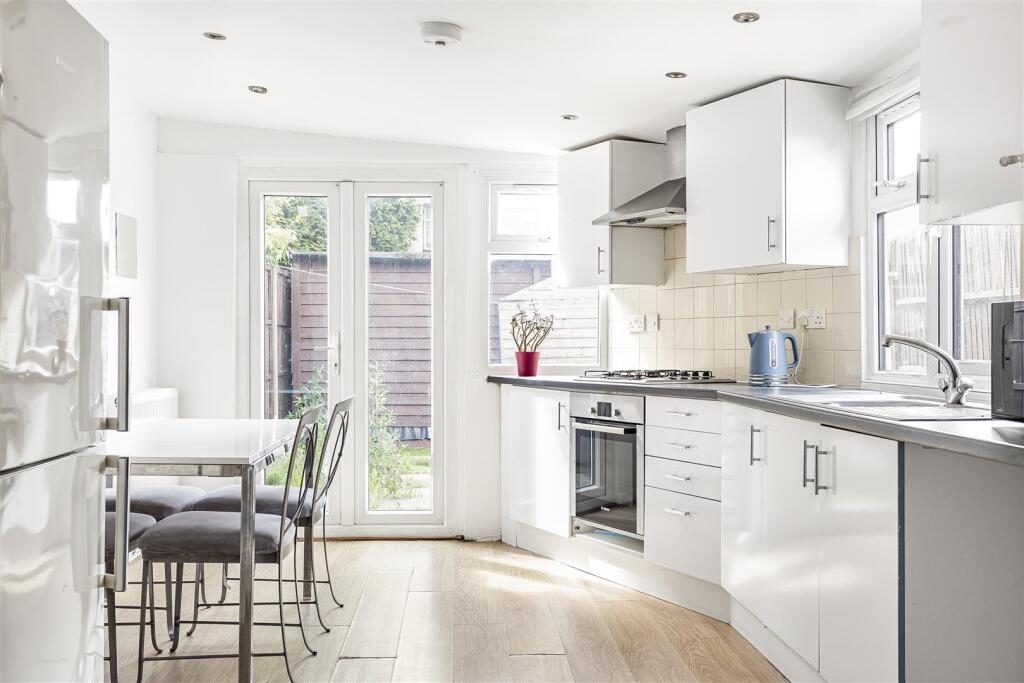 London Road - Kitchen 2.JPG