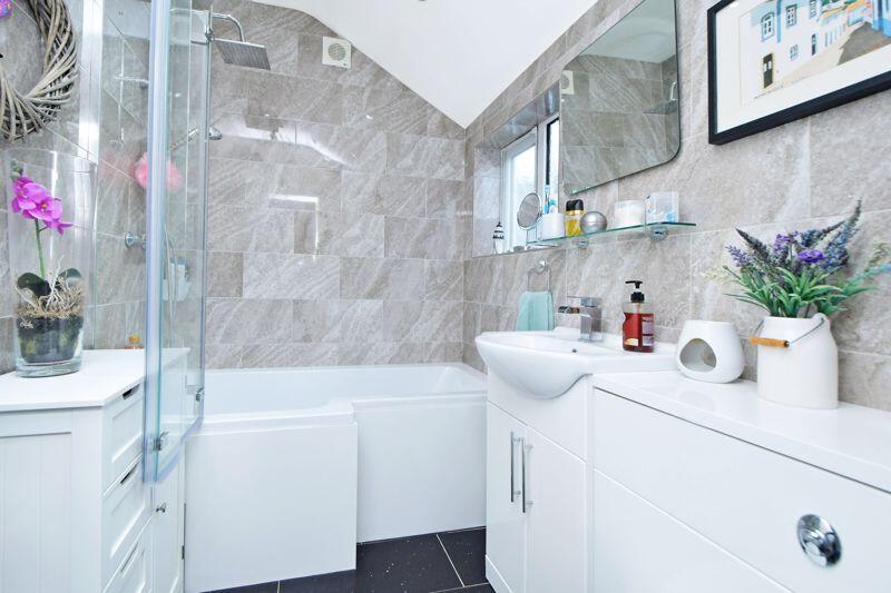 GROUND FLOOR BATHROOM