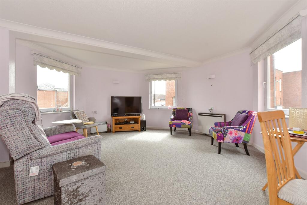 Lounge/ Dining Room