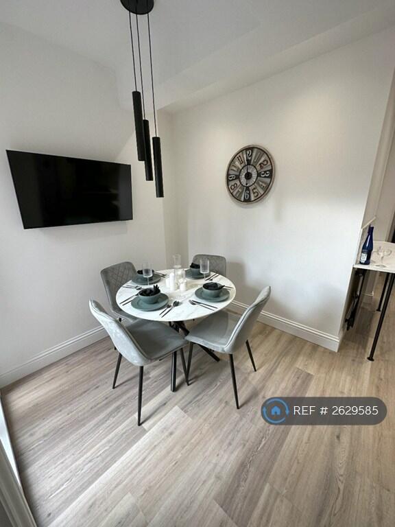 Communal Kitchen Diner