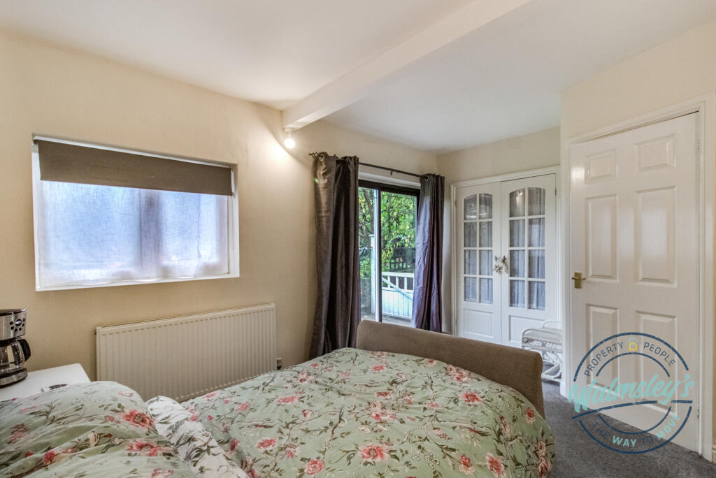 Main bedroom ground floor with ensuite shower room