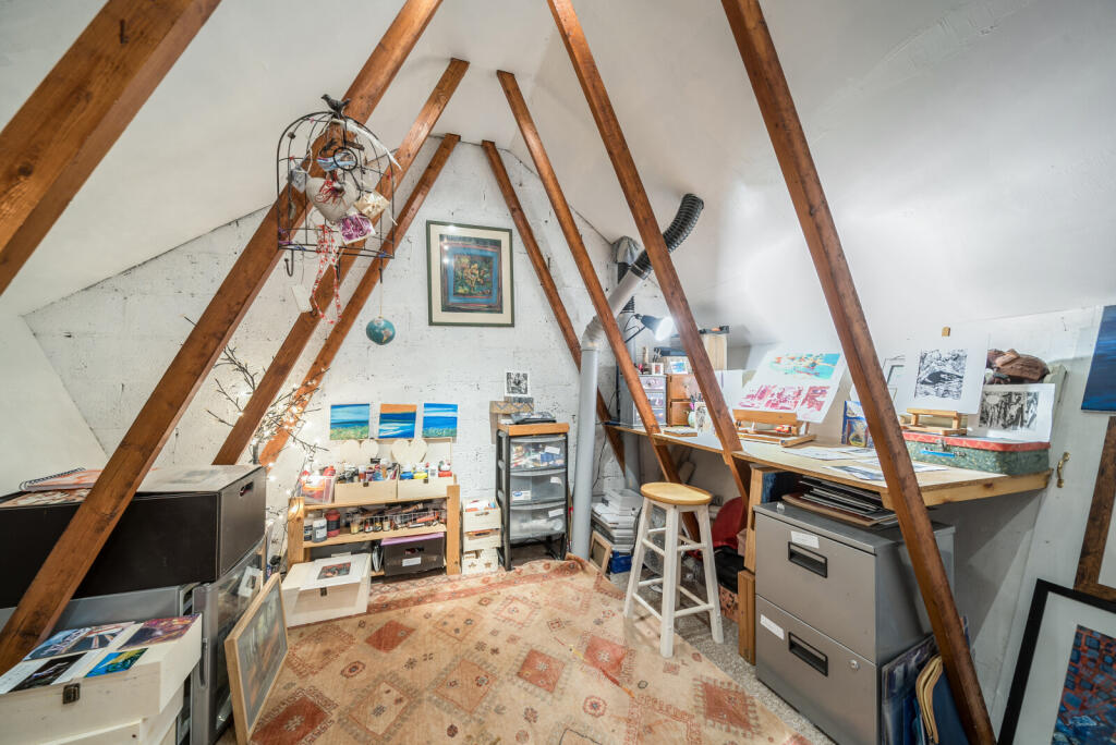 1349793-4-68c1be8...