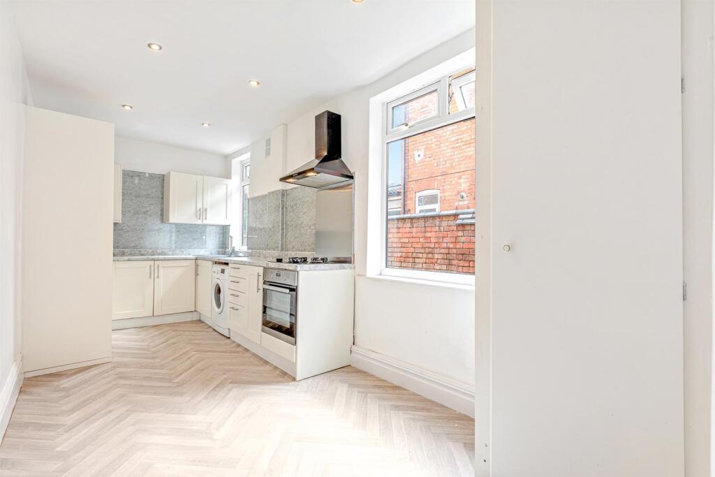 KITCHEN/BREAKFAST ROOM