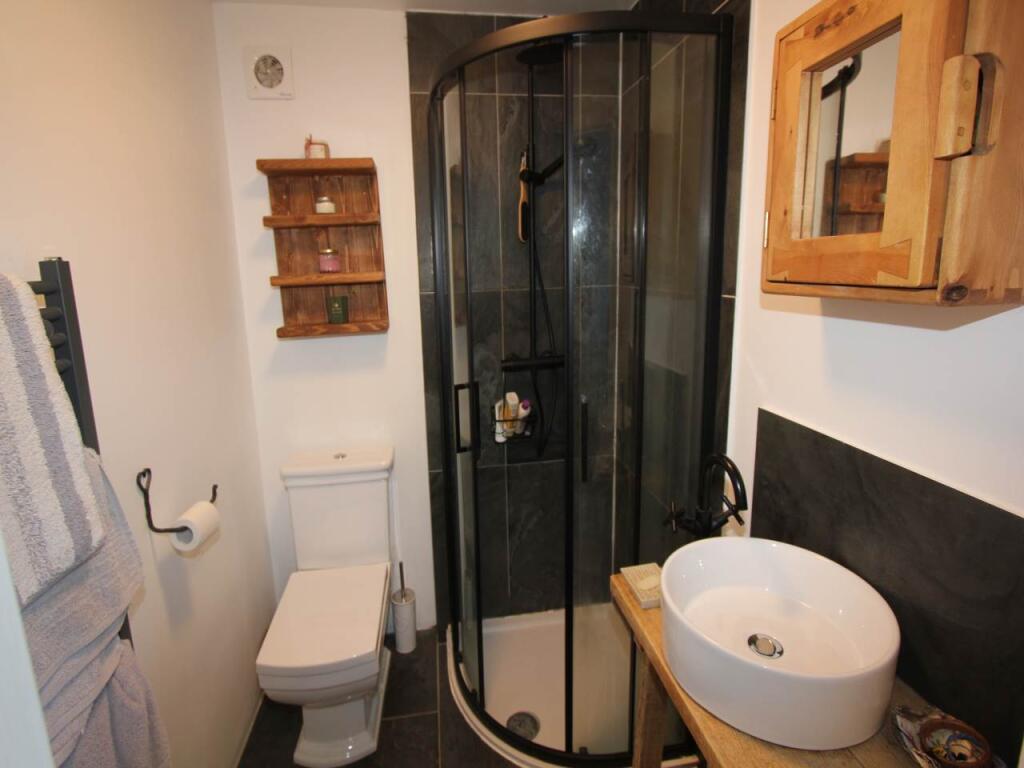 Ensuite Shower room