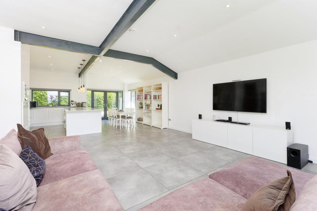 Lounge / Kitchen