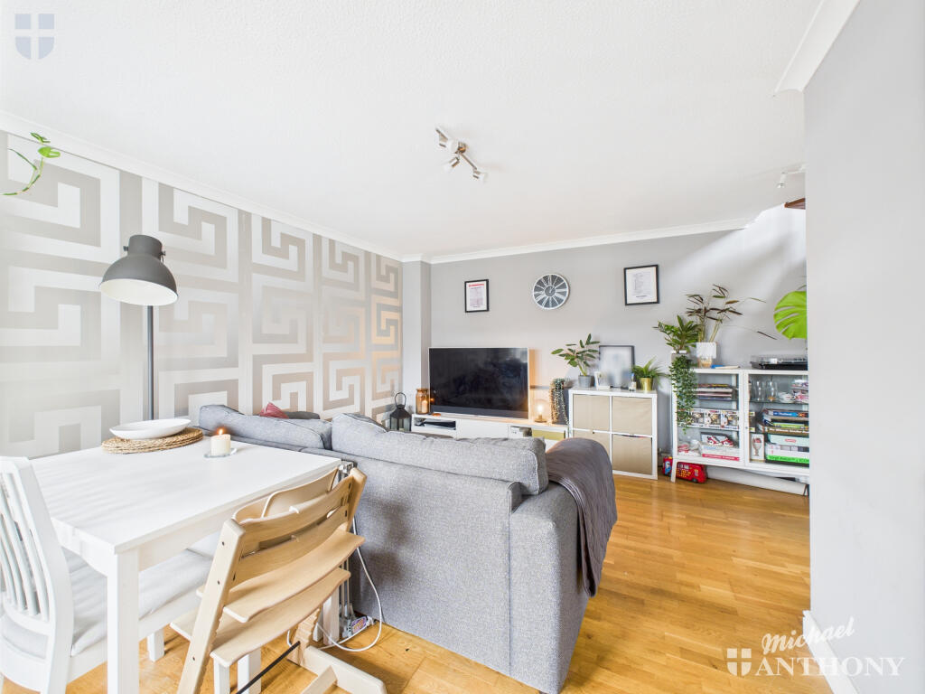 CAM03218G0-PR0732-STILL006