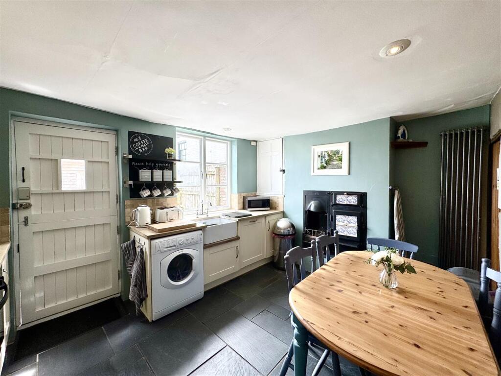 OPEN PLAN KITCHEN/DINER