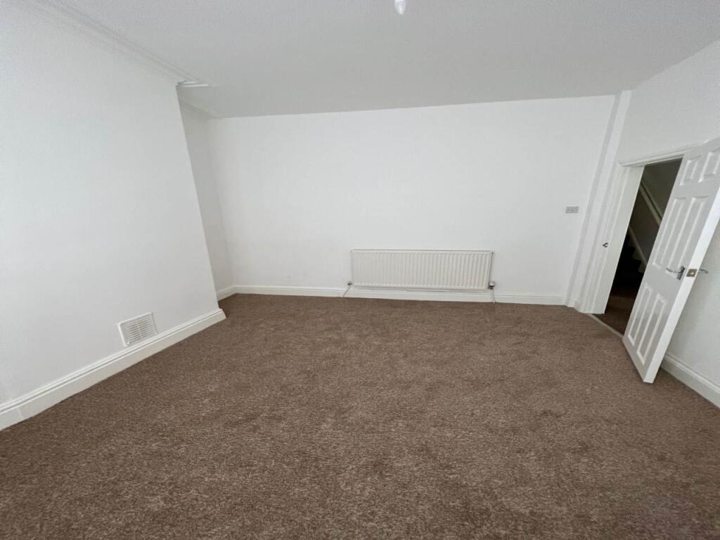 Bedroom 2 (2)