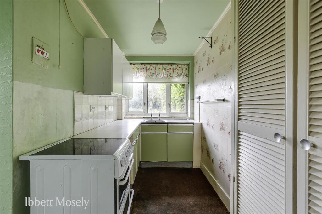 7 Kitchen.jpg