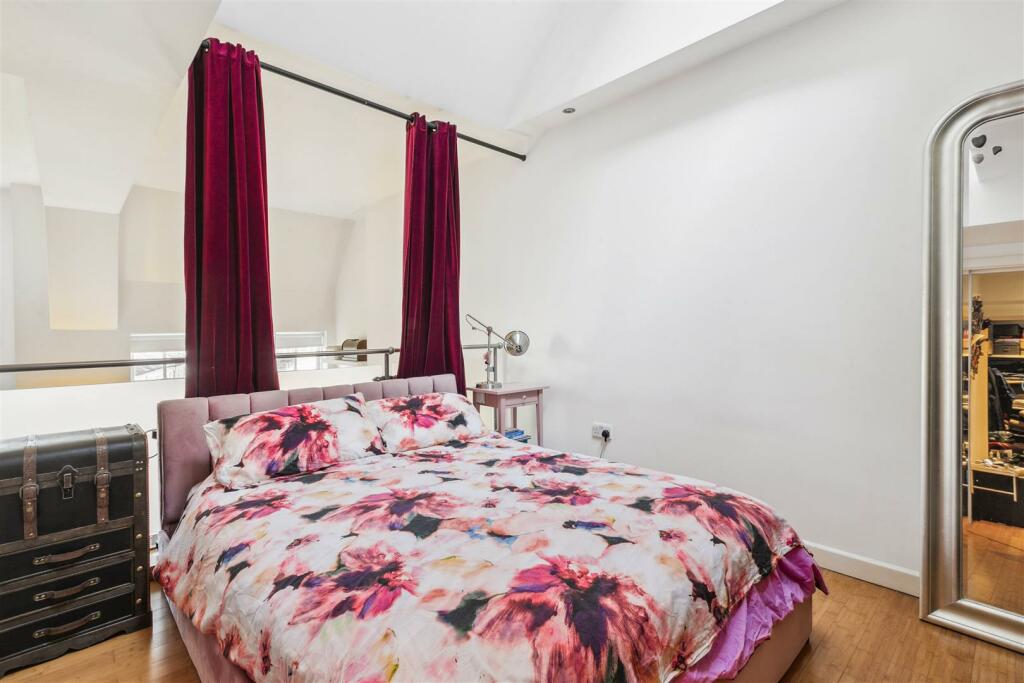 Flat 15 - 1 Reed Place, Clapham, SW4 7LF-8.jpg