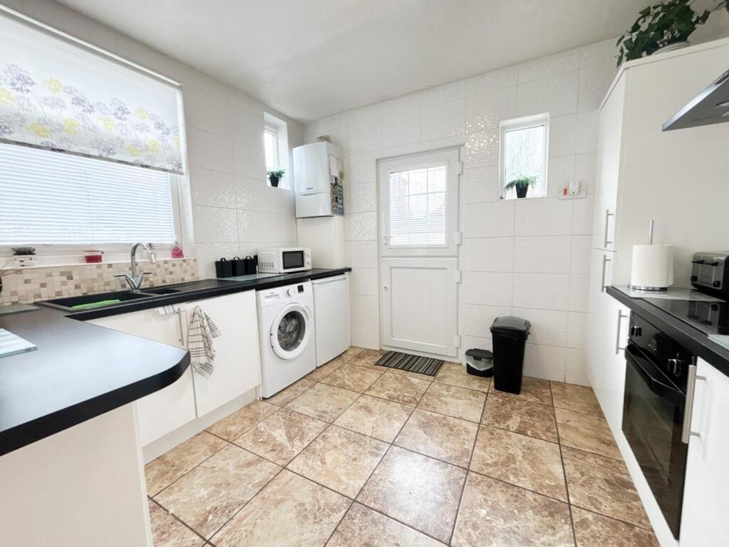 Kitchen/ Dining Room