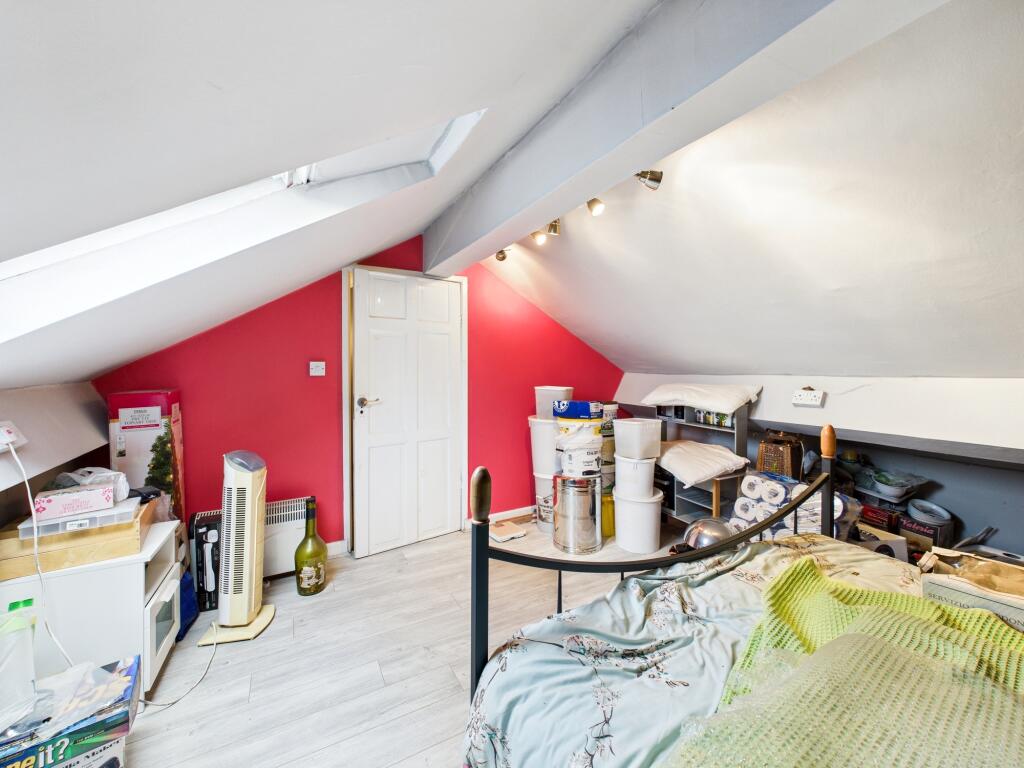 CAM05192G0-PR0167-STILL043