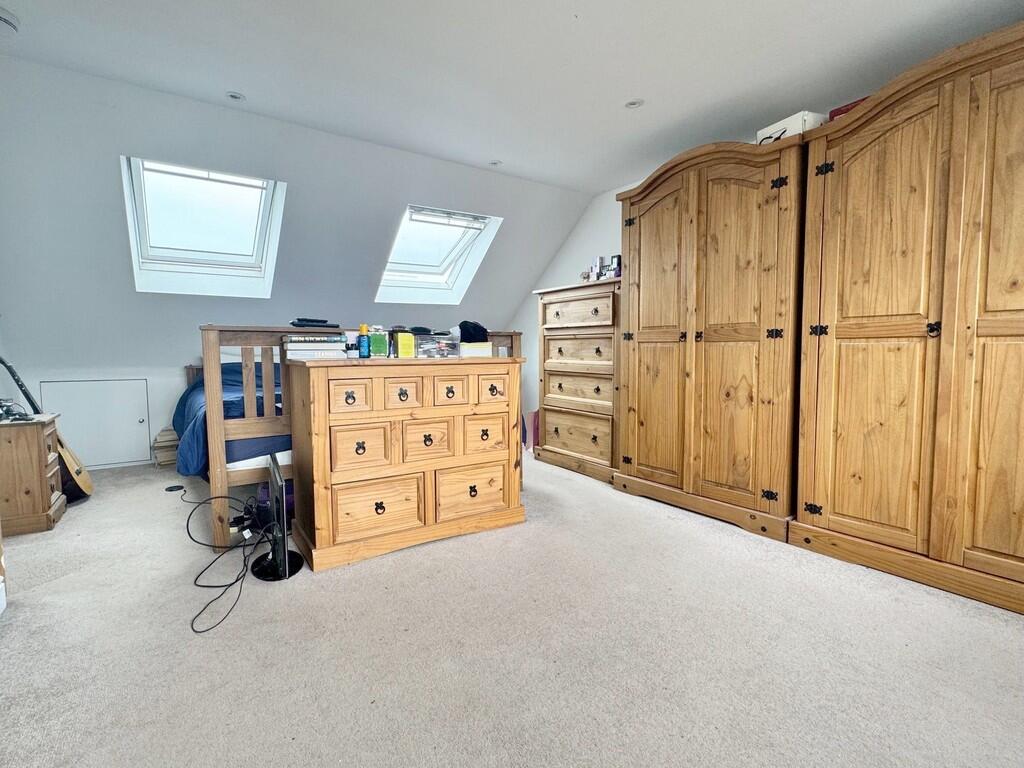 bedroom 1b