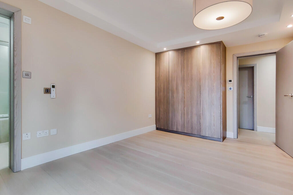 6_Main Bedroom-0 ...