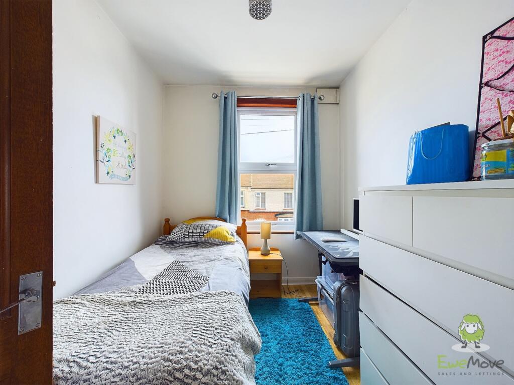 CAM01543G0-PR0090-STILL038