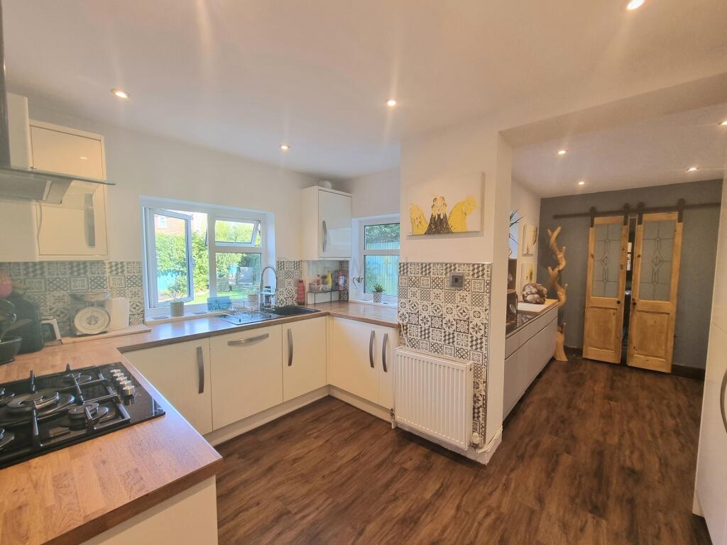 Kitchen/ Breakfast Room