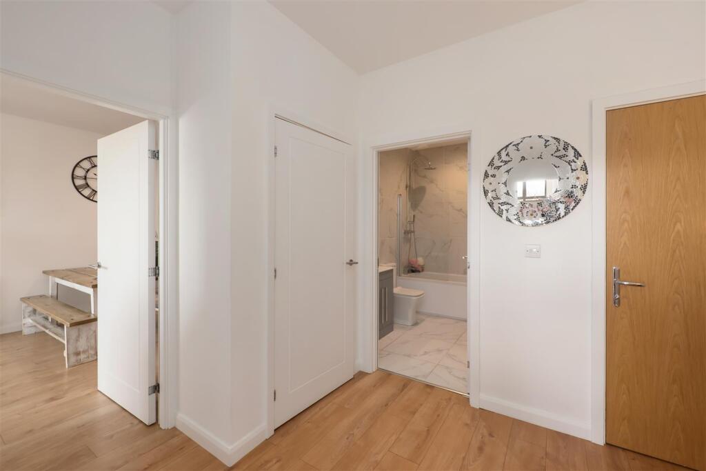 Oystergate Apartments, Wraik Hill