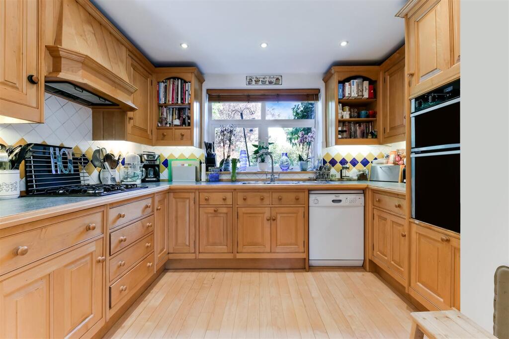 GREEN CURVE, 44 (11).jpg