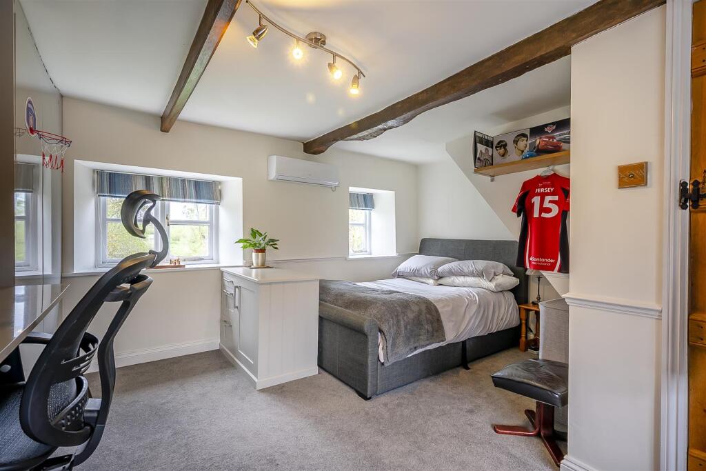 8590588-interior37.jpg