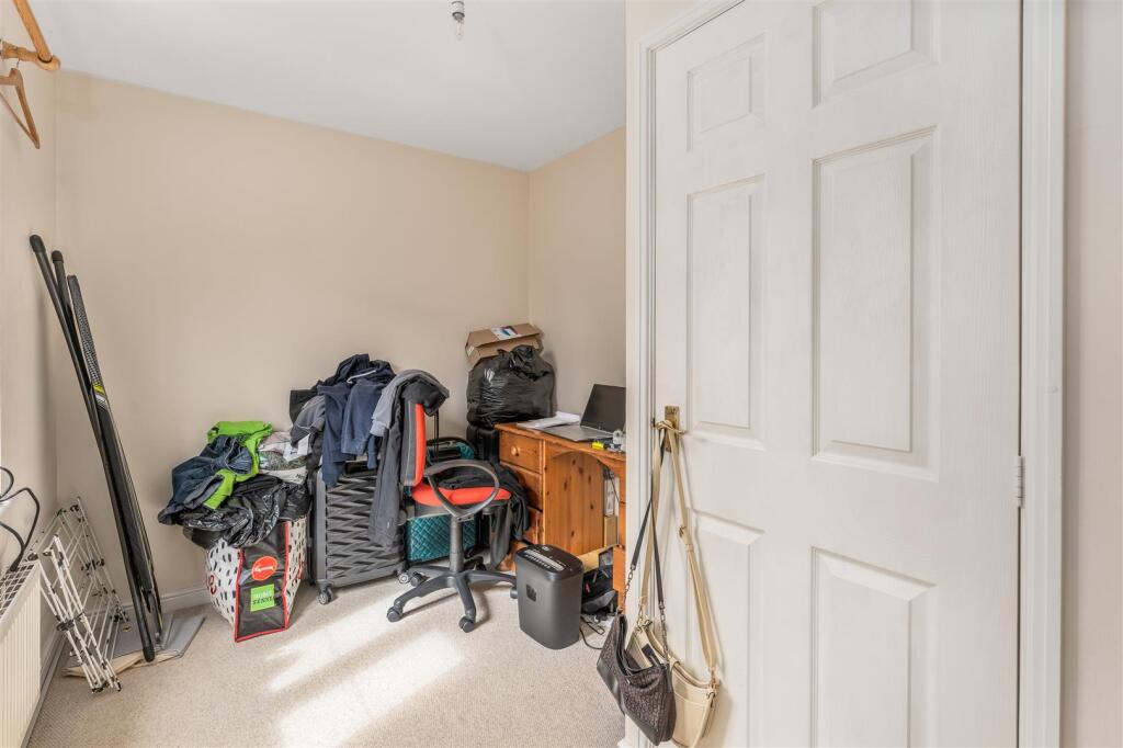 47 Winter Gardens Way, Banbury-18.jpg