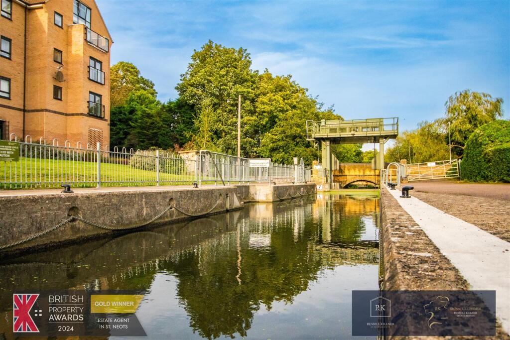 Little Paxton Lock Location.