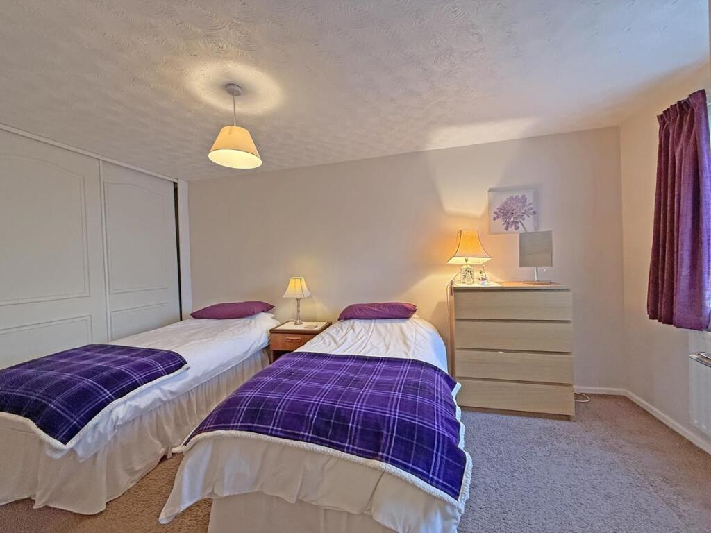 Dunraven Drive 81 - Bedroom 3.jpg