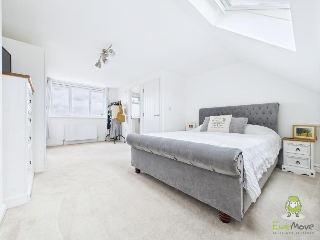 CAM01543G0-PR0146-STILL069