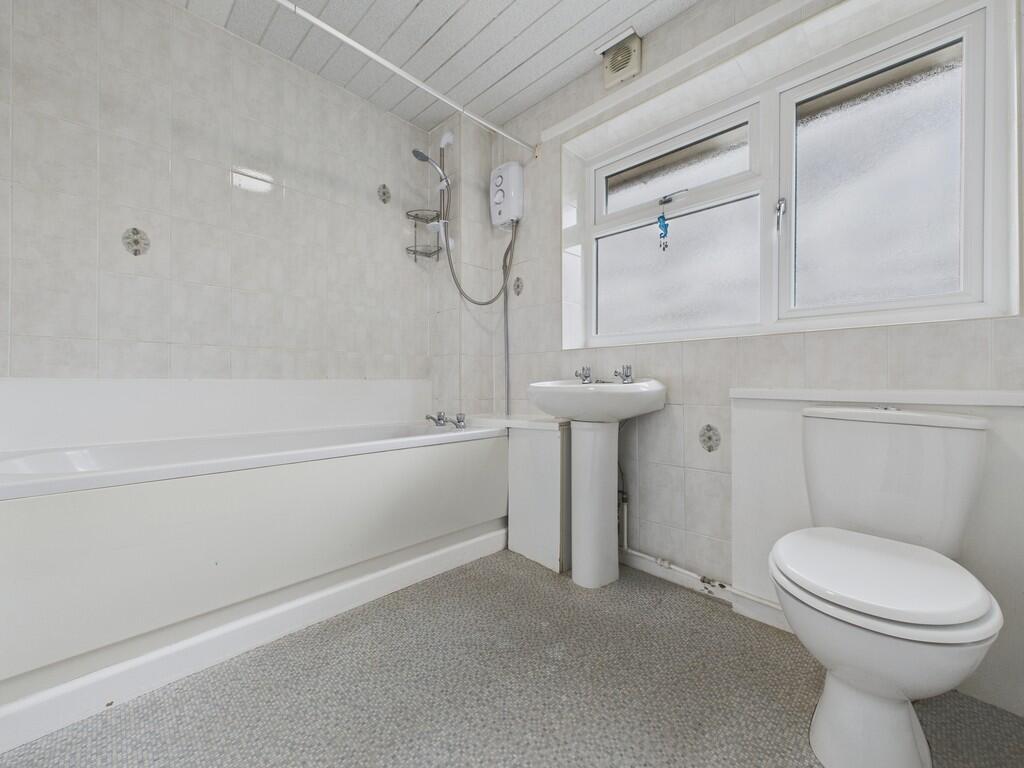 CAM04273G0-PR0182...