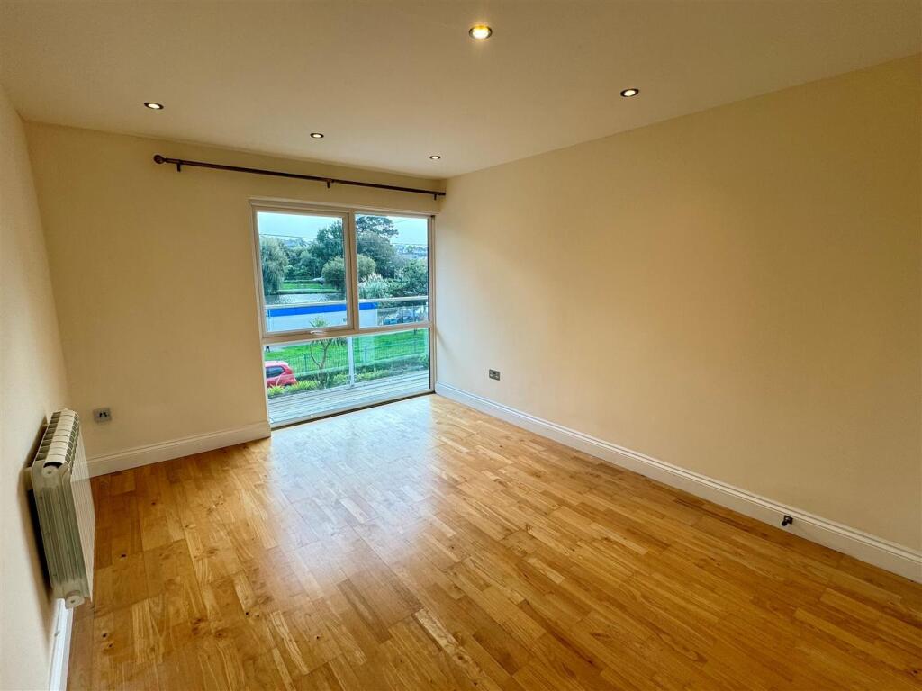 3 Lakeview Court Bedroom 1