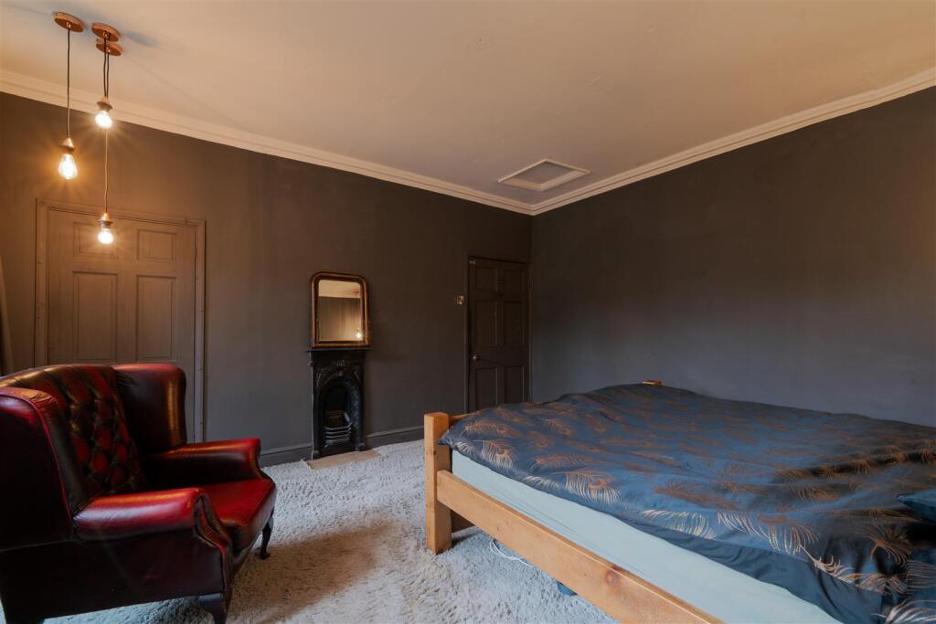 Bedroom3-3.jpg