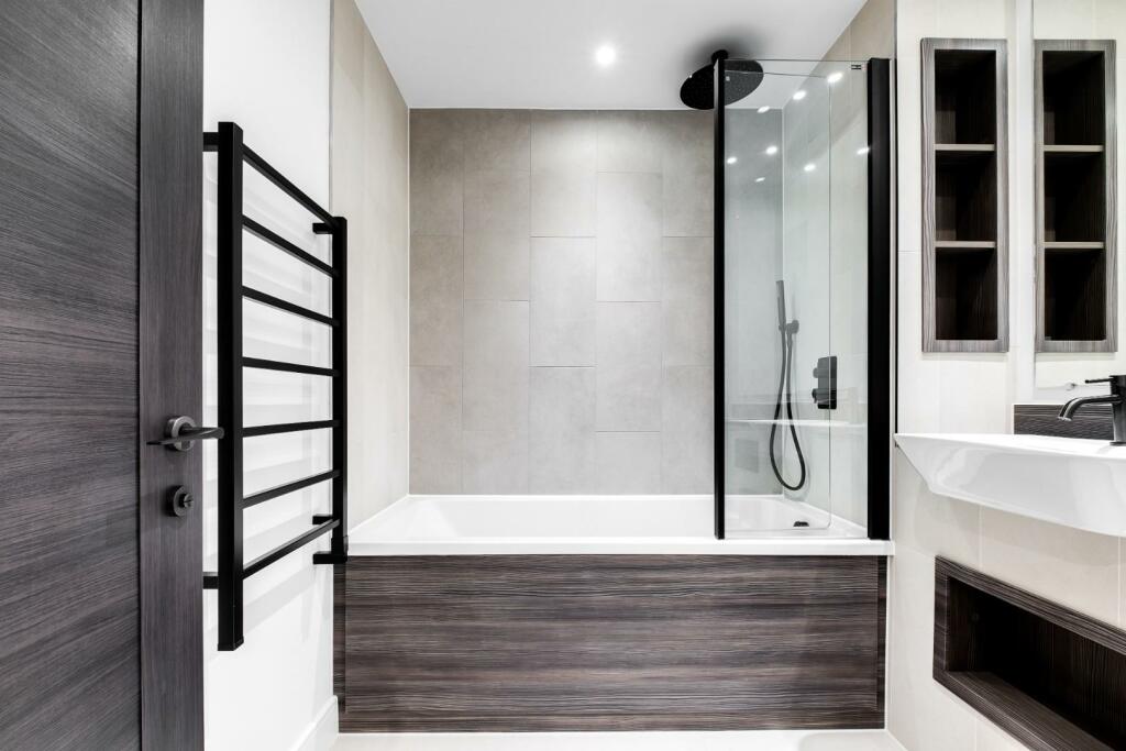 Main bathroom