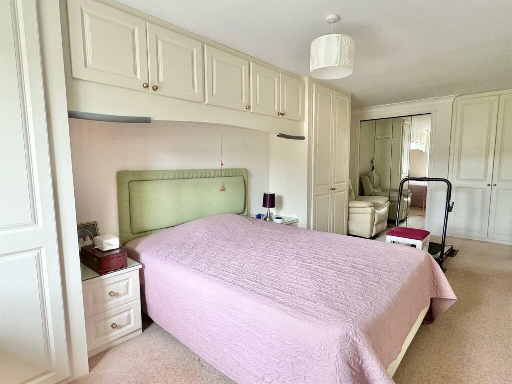 bed 1.jpg
