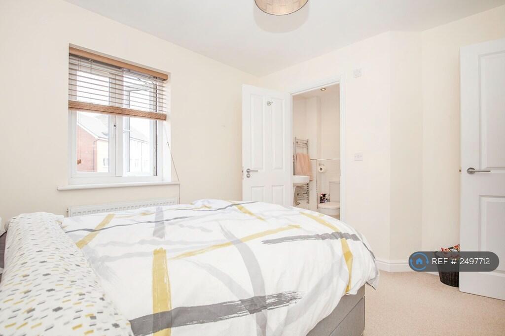Main Bedroom With Ensuite Shower Room