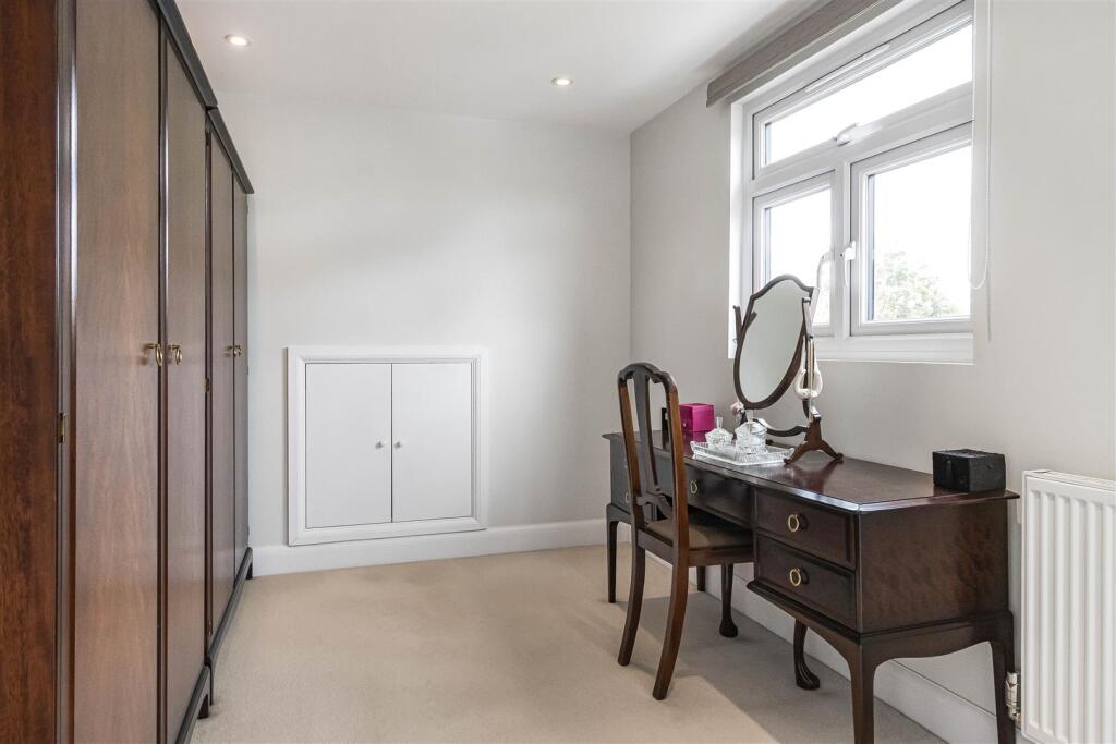 BEDROOM 1 (LOFT) DRESSING AREA/EVES ACCESS