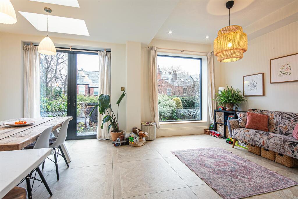 Extended living/dining area