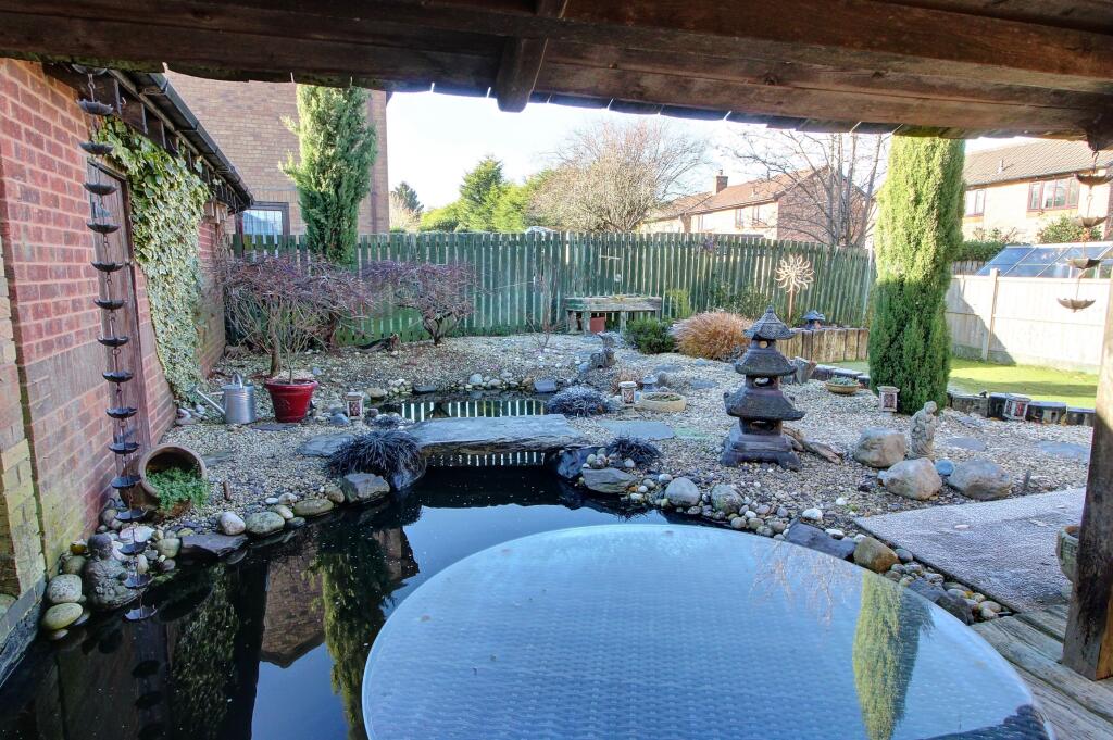 26. Garden/Feature Pond