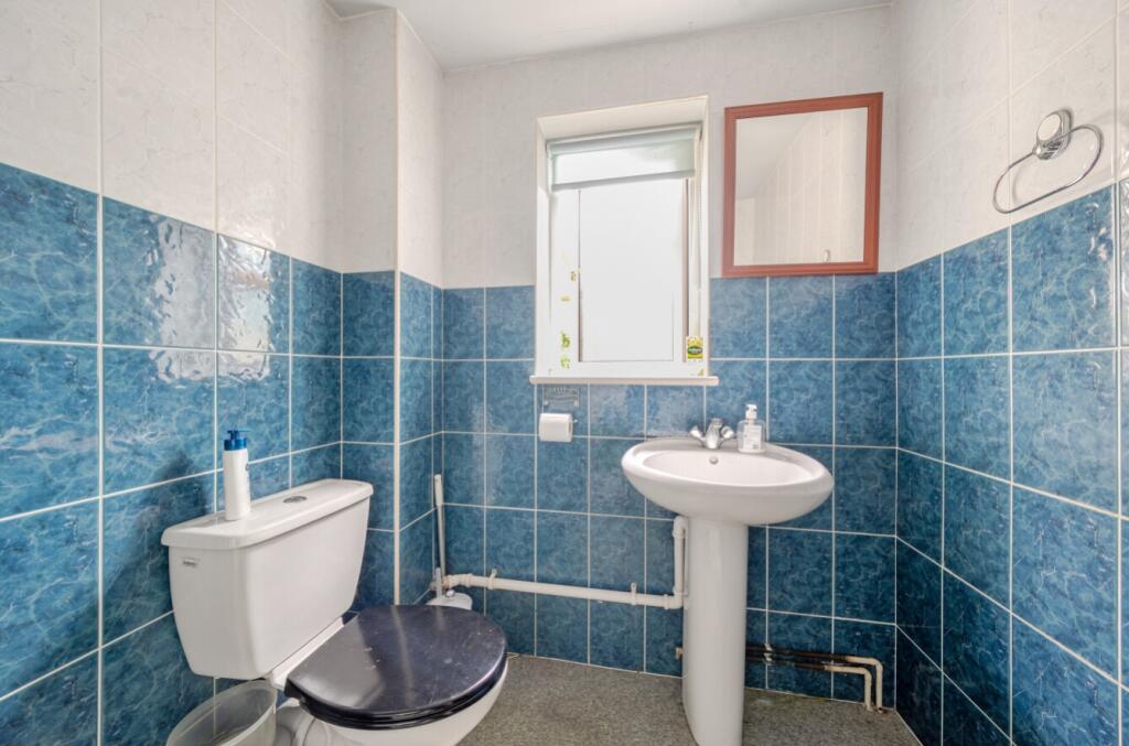 1279956-22-6827196ba5546-ARW