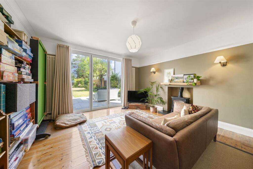 2 Meadow Road Claygate KT10-006.jpg