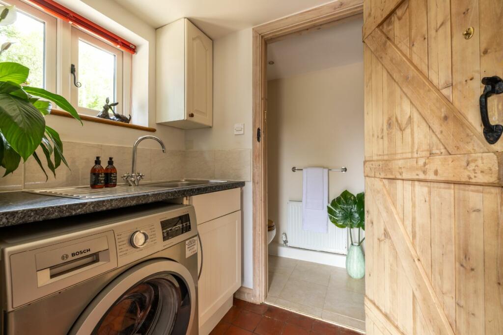 Utility &amp; shower room