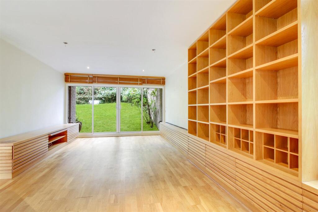 LOUNGE2 GREEN GRASS.jpg