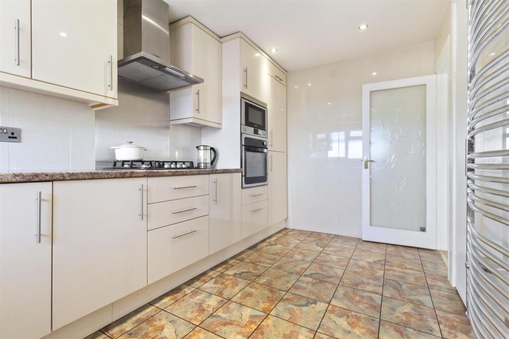 7 St Hellier Court-014.JPG