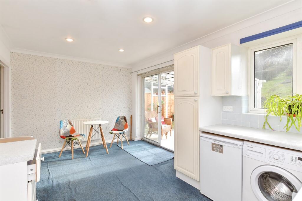Kitchen/ Breakfast Room