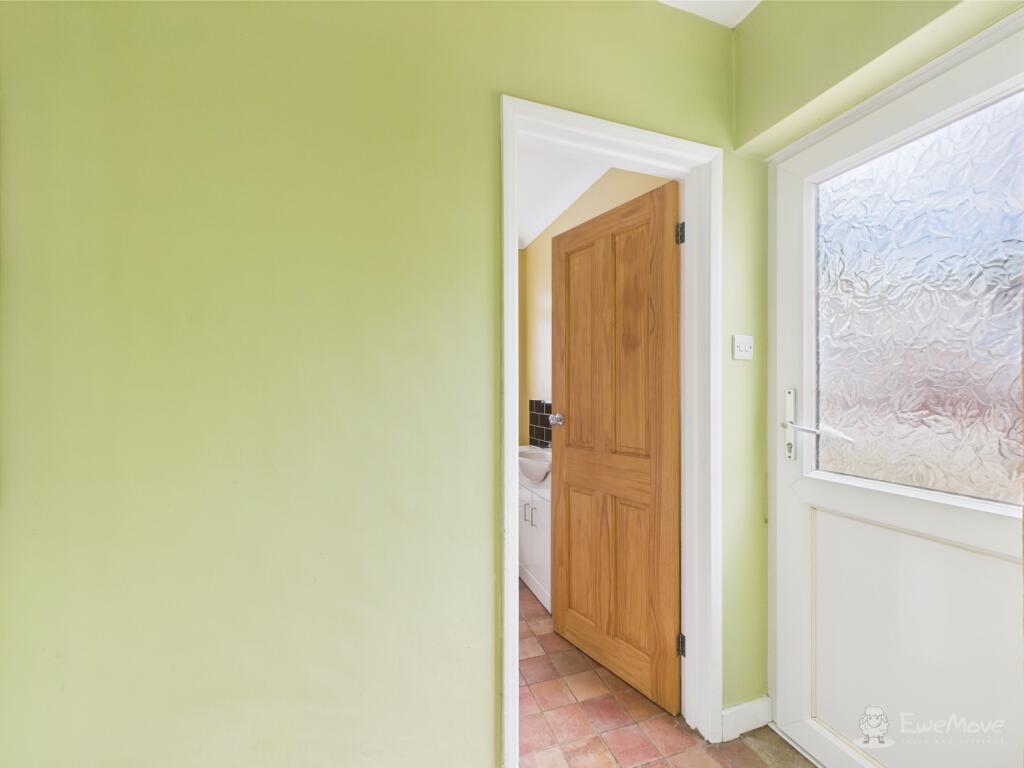 Cloakroom- Mark Stephens EweMove Newmarket and Soh